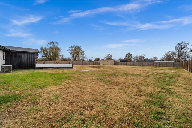 1822 Daisy Circle, Lowell, AR 72745