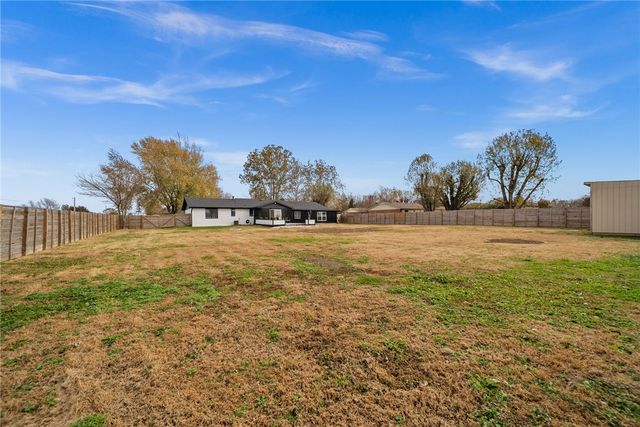 1822 Daisy Circle, Lowell, AR 72745