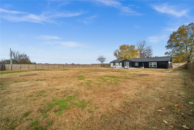 1822 Daisy Circle, Lowell, AR 72745