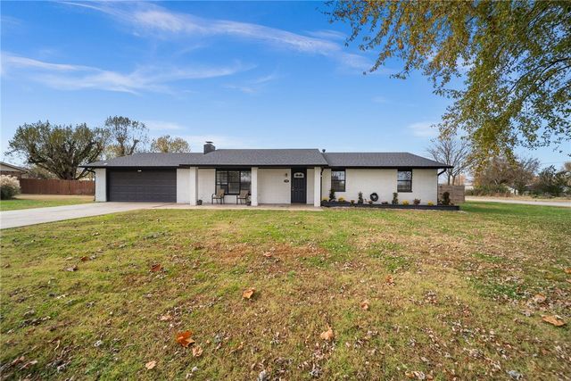 1822 Daisy Circle, Lowell, AR 72745