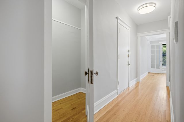 1226 E 54th Street 2w, Chicago, IL 60615