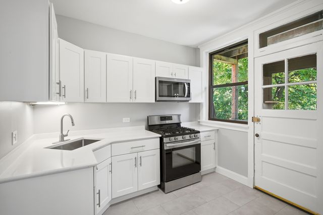 1226 E 54th Street 2w, Chicago, IL 60615