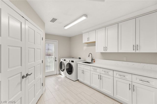 13 Dovetail Circle, Henderson, NV 89014