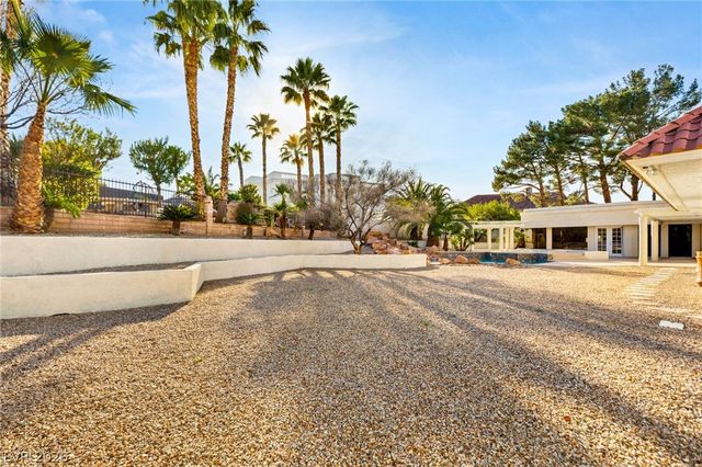 13 Dovetail Circle, Henderson, NV 89014