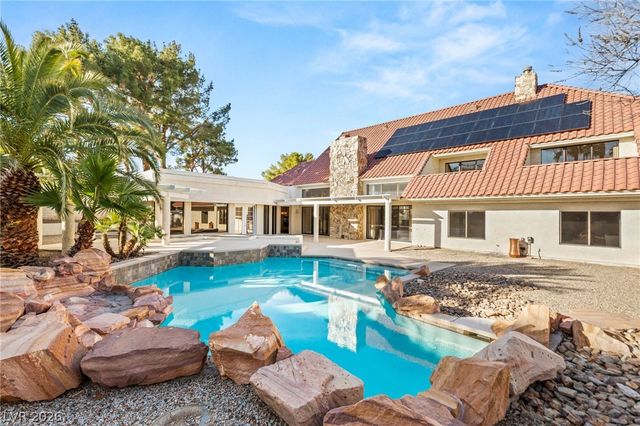 13 Dovetail Circle, Henderson, NV 89014