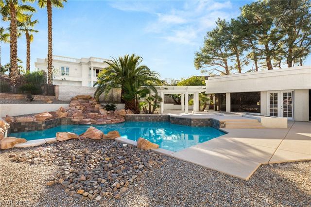 13 Dovetail Circle, Henderson, NV 89014