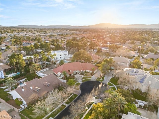 13 Dovetail Circle, Henderson, NV 89014