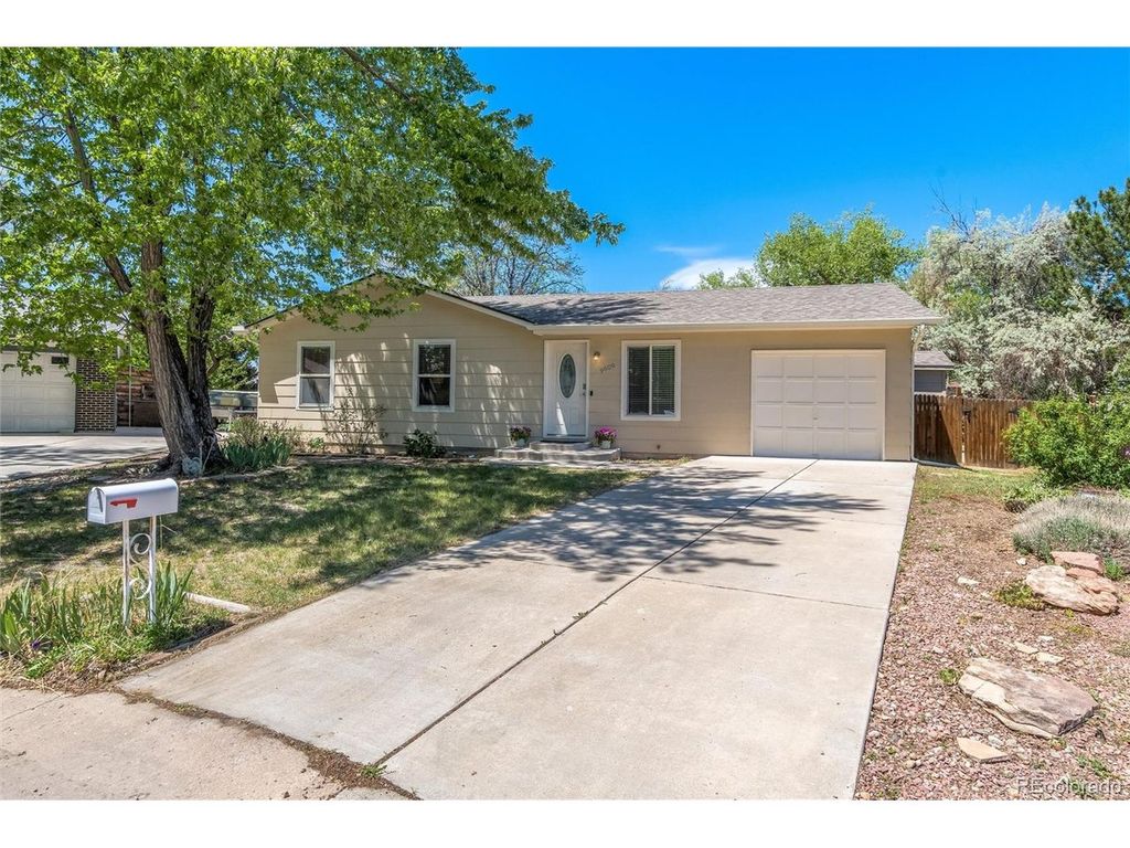 9609 W Eureka Pl, Lakewood, CO 80227