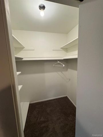 587 E Fox Hills Drive, Bloomfield Village, MI 48304