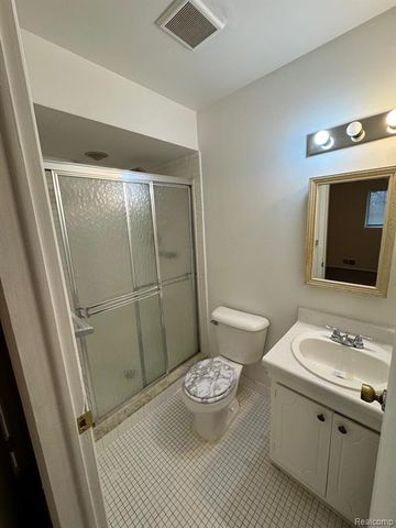 587 E Fox Hills Drive, Bloomfield Village, MI 48304