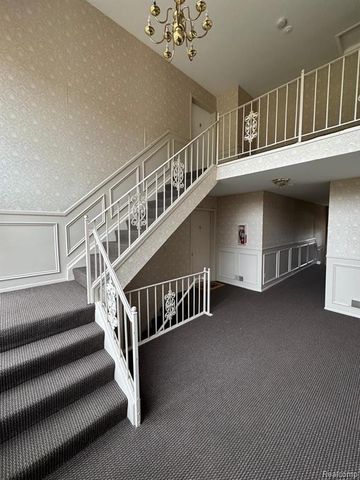 587 E Fox Hills Drive, Bloomfield Village, MI 48304