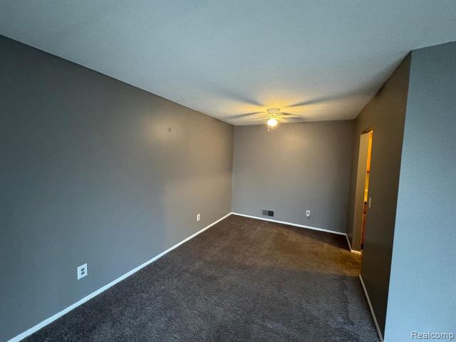 587 E Fox Hills Drive, Bloomfield Village, MI 48304