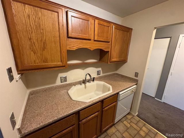 587 E Fox Hills Drive, Bloomfield Village, MI 48304