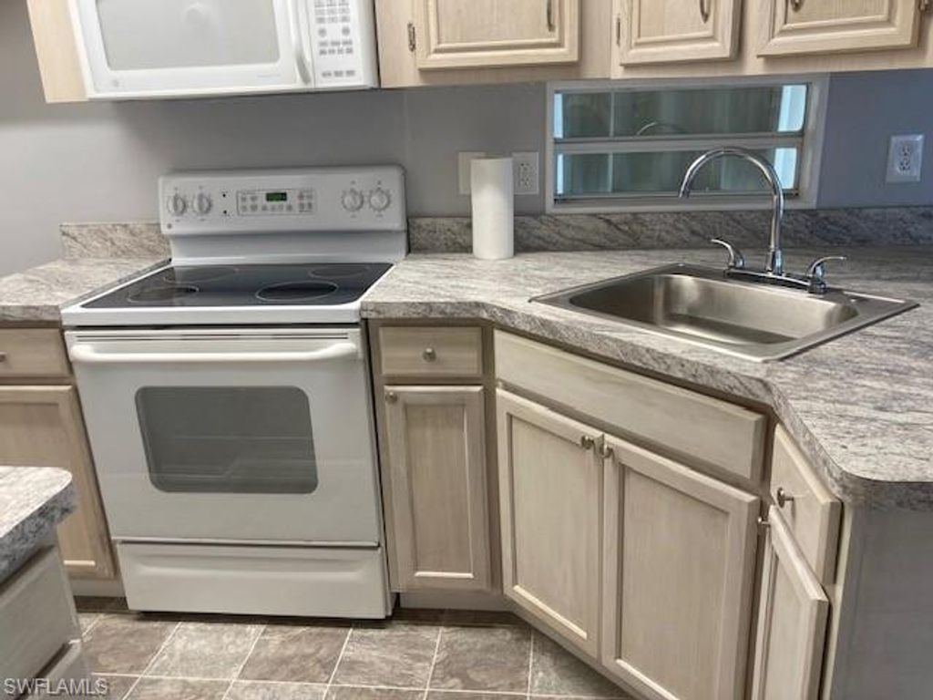 19681 Summerlin RD J-197, FORT MYERS, FL 33908 — photo 3