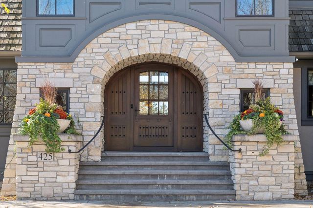 425 Carpenters Point, Wayzata, MN 55391