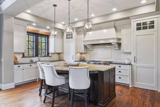 425 Carpenters Point, Wayzata, MN 55391