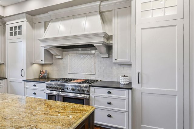 425 Carpenters Point, Wayzata, MN 55391