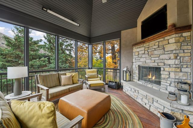 425 Carpenters Point, Wayzata, MN 55391