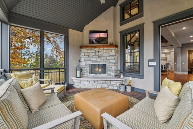 425 Carpenters Point, Wayzata, MN 55391