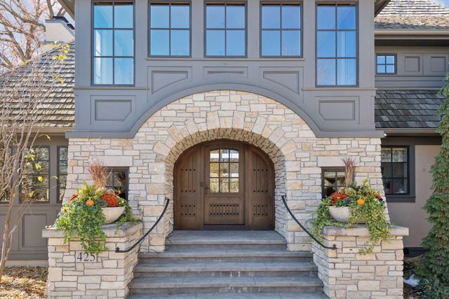 425 Carpenters Point, Wayzata, MN 55391