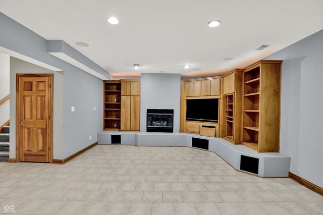 8802 Worthington Court, Indianapolis, IN 46278