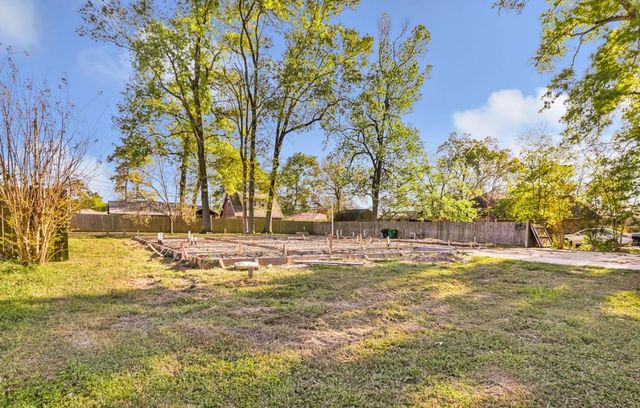 718 Fall Creek Drive, Houston, TX 77336