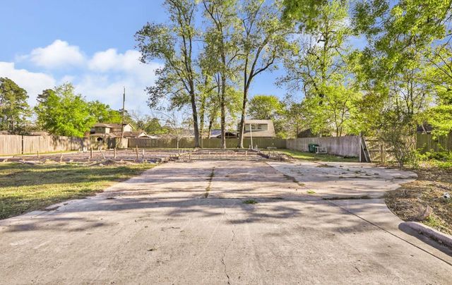 718 Fall Creek Drive, Houston, TX 77336