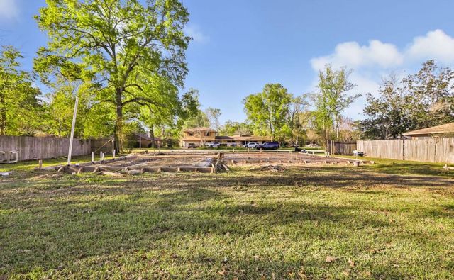 718 Fall Creek Drive, Houston, TX 77336