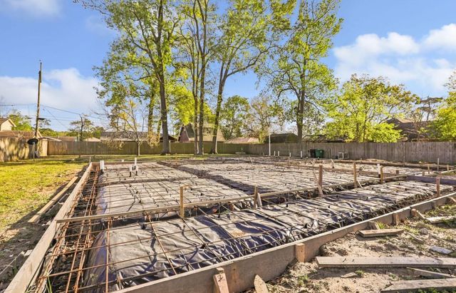 718 Fall Creek Drive, Houston, TX 77336