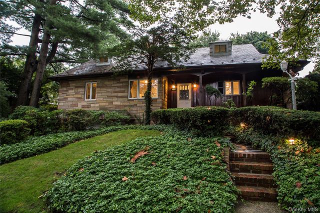 200 Melbourne Road, Great Neck, NY 11021