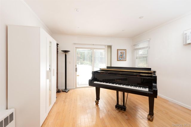 200 Melbourne Road, Great Neck, NY 11021