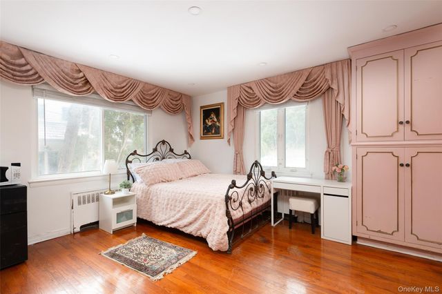 200 Melbourne Road, Great Neck, NY 11021