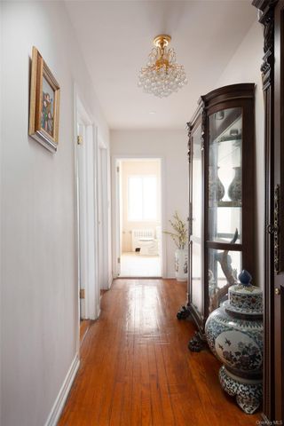 200 Melbourne Road, Great Neck, NY 11021