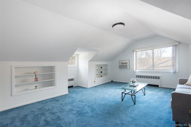 200 Melbourne Road, Great Neck, NY 11021