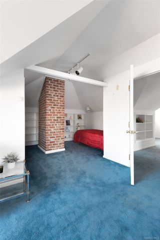 200 Melbourne Road, Great Neck, NY 11021