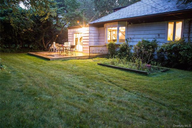 200 Melbourne Road, Great Neck, NY 11021