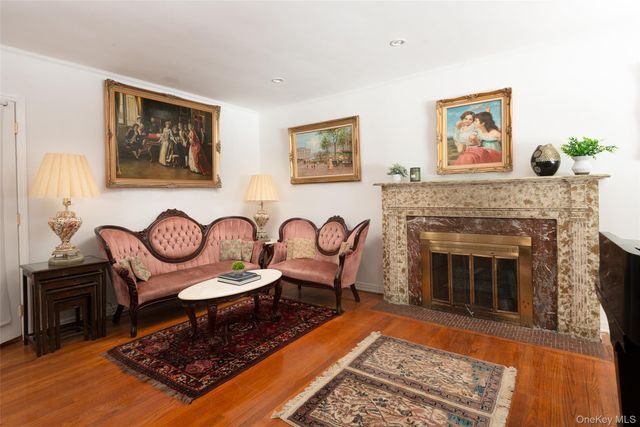 200 Melbourne Road, Great Neck, NY 11021