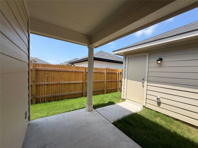 312 Nizao LN, Bastrop, TX 78602
