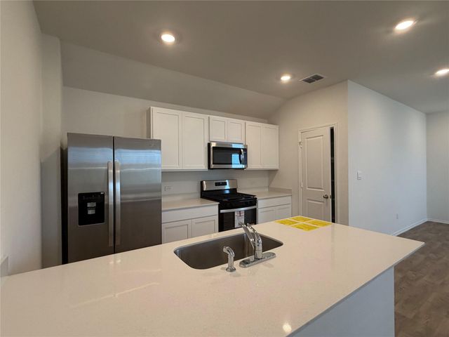 312 Nizao LN, Bastrop, TX 78602