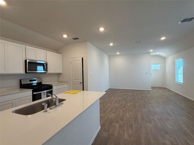 312 Nizao LN, Bastrop, TX 78602