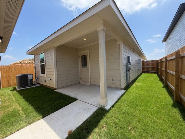 312 Nizao LN, Bastrop, TX 78602
