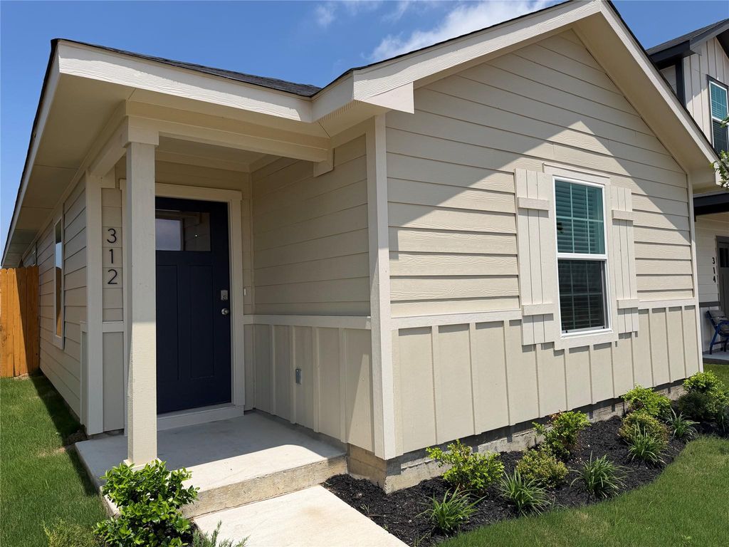 312 Nizao LN, Bastrop, TX 78602