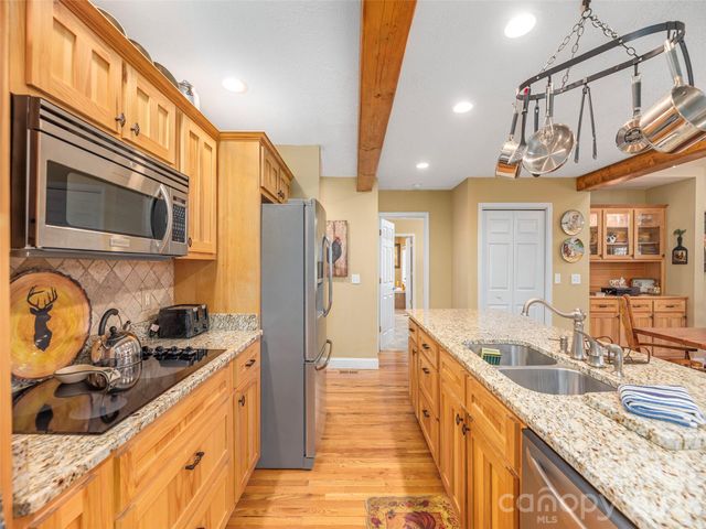 90 Lionheart Lane, Maggie Valley, NC 28751