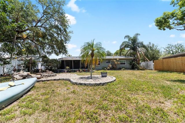 10827 VILLAGE GREEN AVENUE, Seminole, FL 33772