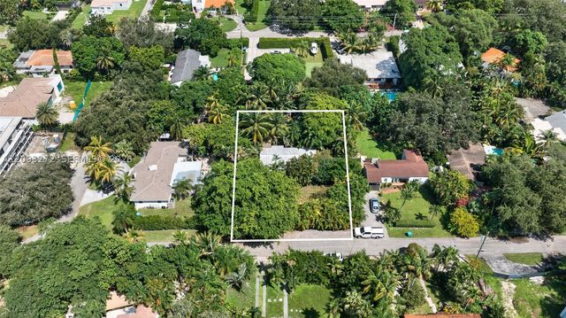 1103 NE 118th St, Biscayne Park, FL 33161
