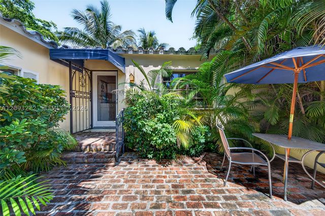 1103 NE 118th St, Biscayne Park, FL 33161