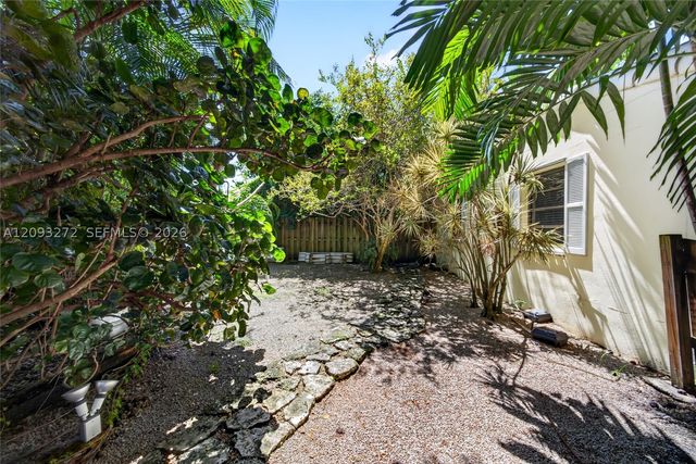 1103 NE 118th St, Biscayne Park, FL 33161