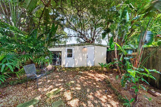 1103 NE 118th St, Biscayne Park, FL 33161