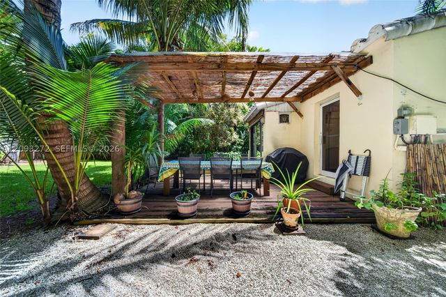 1103 NE 118th St, Biscayne Park, FL 33161