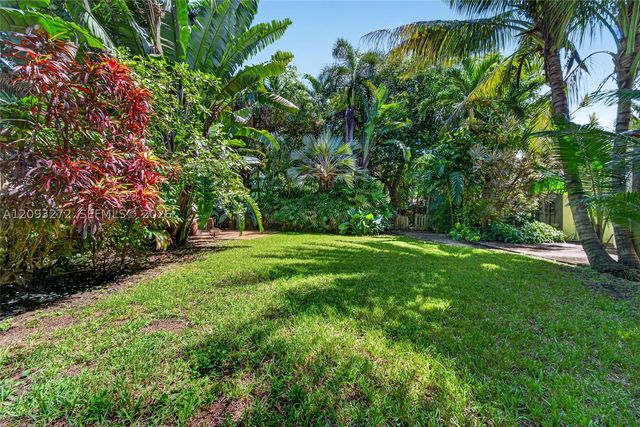 1103 NE 118th St, Biscayne Park, FL 33161